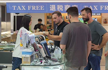 A "miracle product" from Shenzhen&rsquo;s Huaqiangbei is sweeping across Europe&mdash;how did a single street give rise to a "new species" of global AI hardware?
